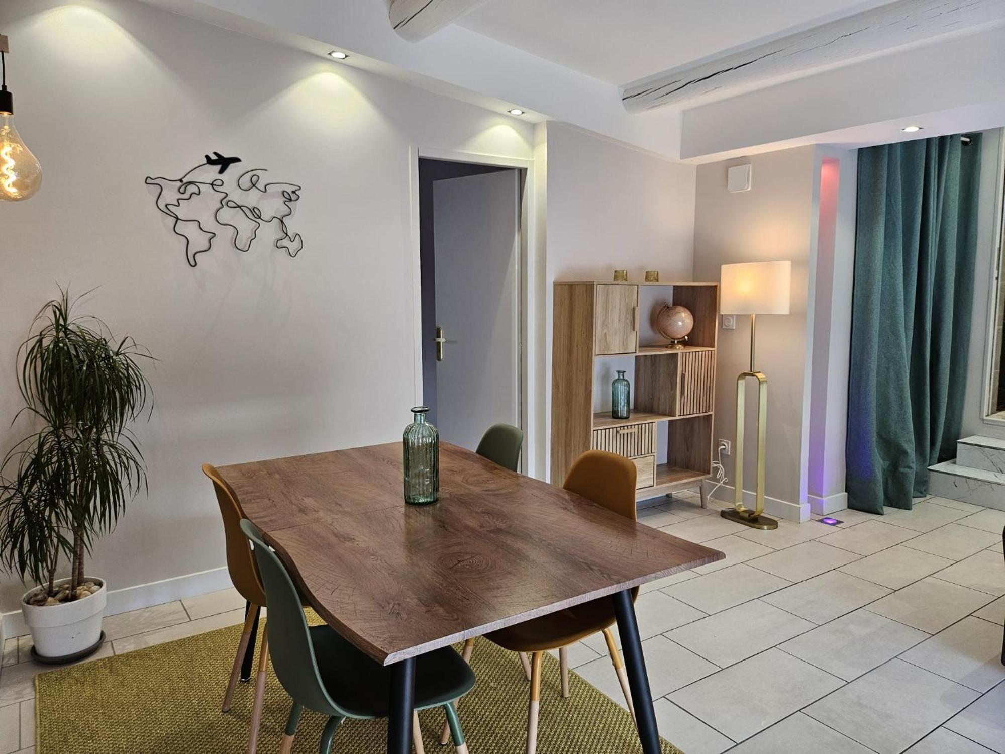 Agreable Logement Avec Terrasse Saint-Victoret エクステリア 写真