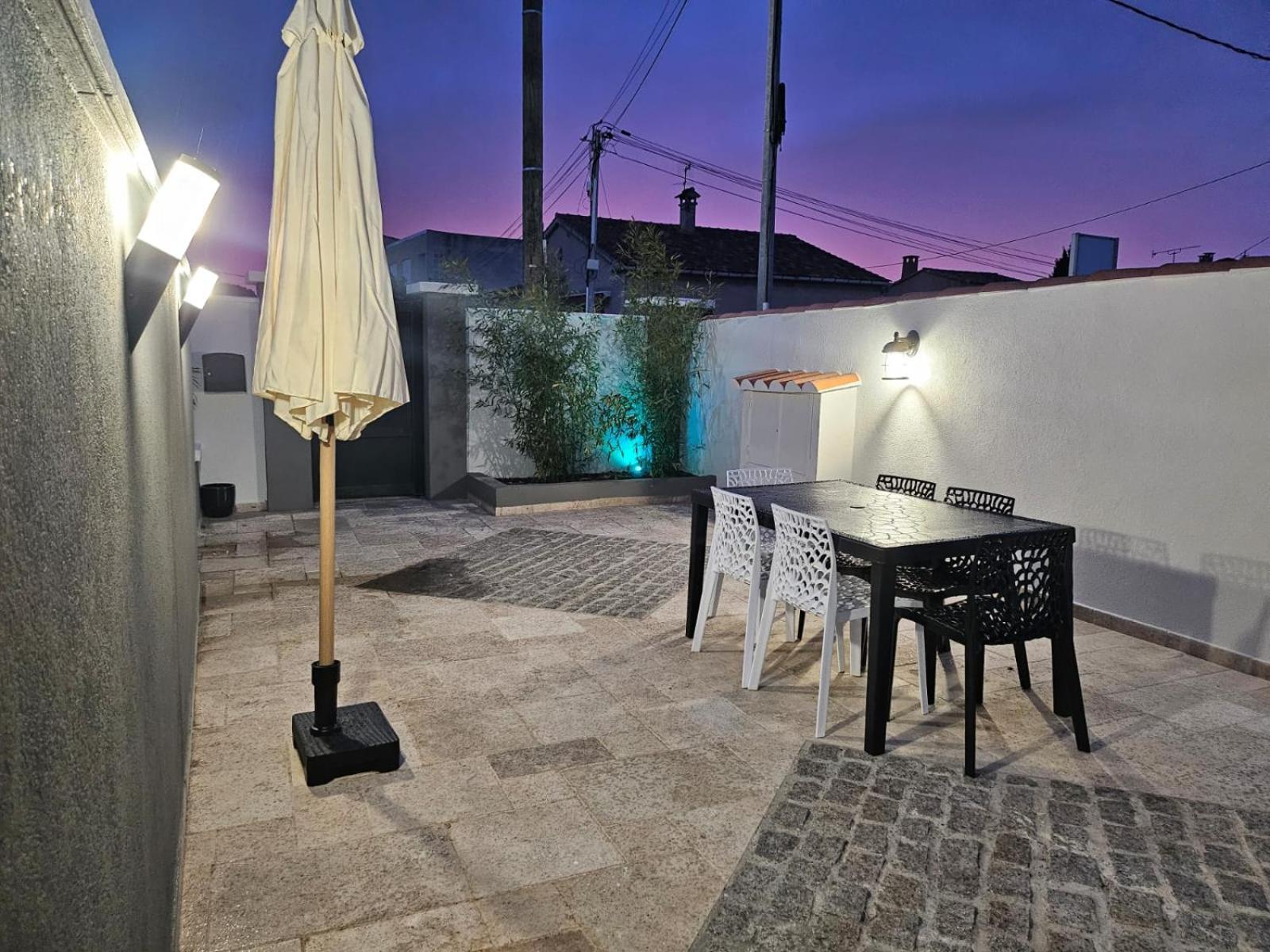Agreable Logement Avec Terrasse Saint-Victoret エクステリア 写真