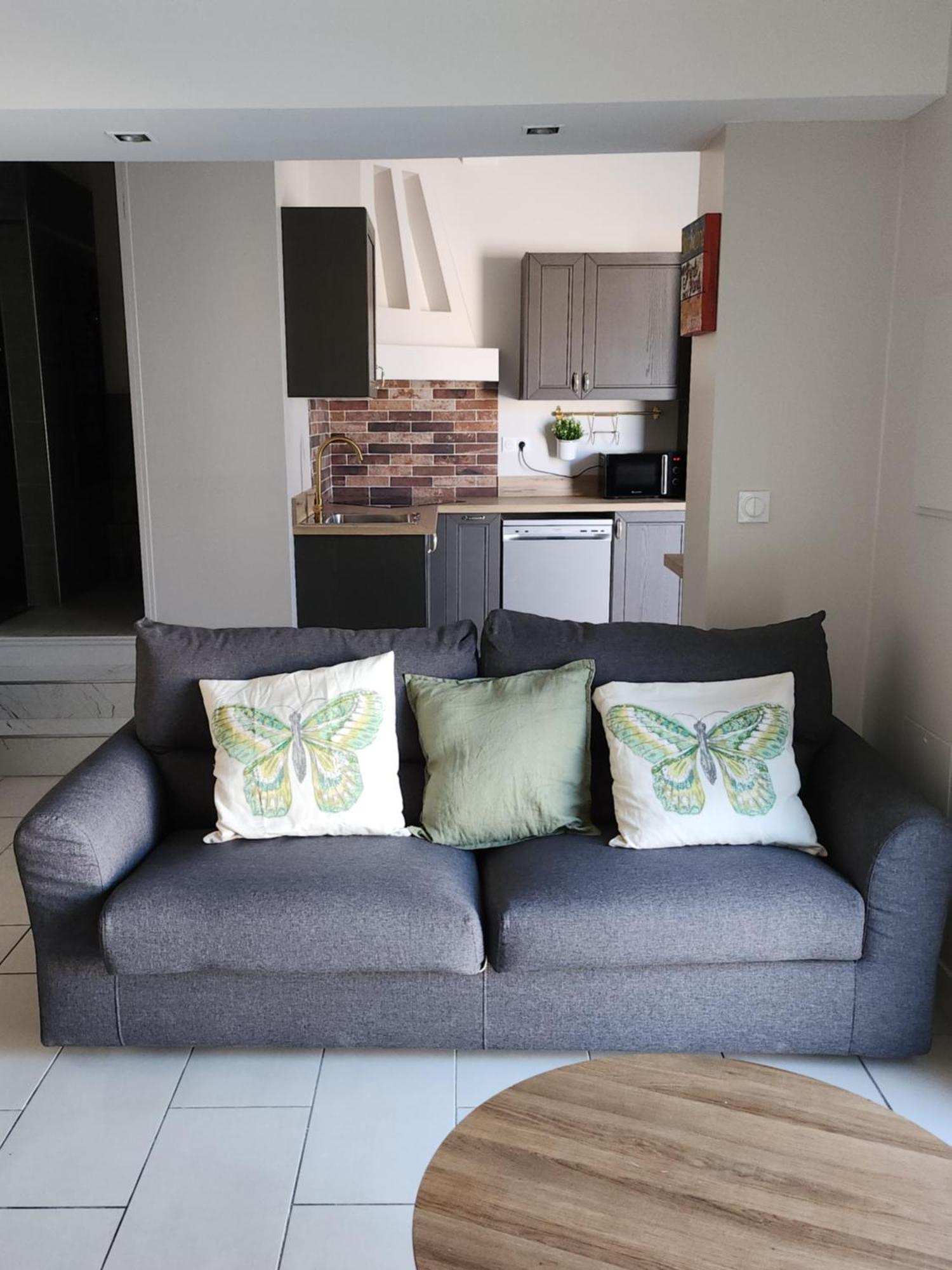 Agreable Logement Avec Terrasse Saint-Victoret エクステリア 写真